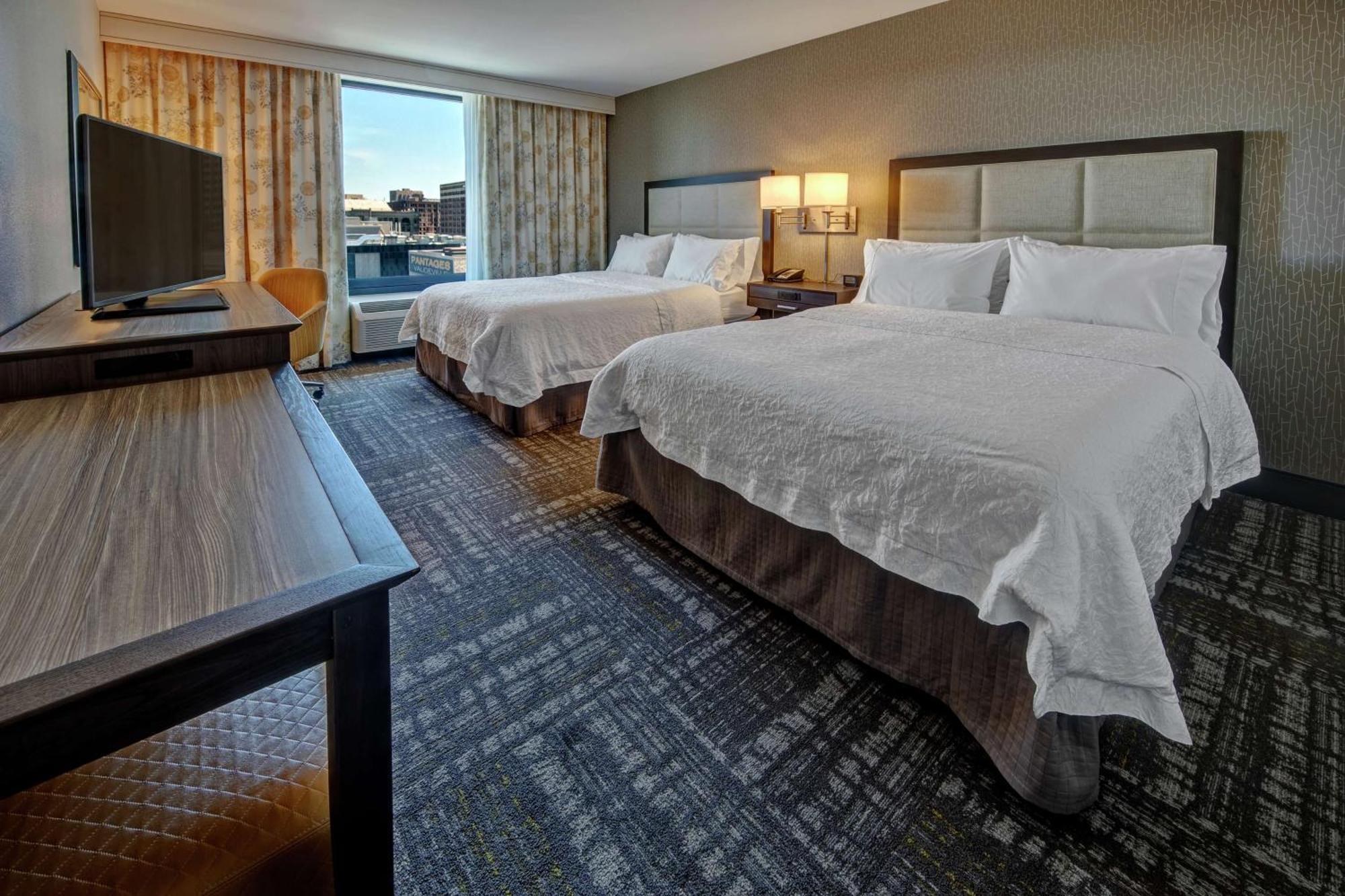 Hampton Inn & Suites - Minneapolis/Downtown Экстерьер фото